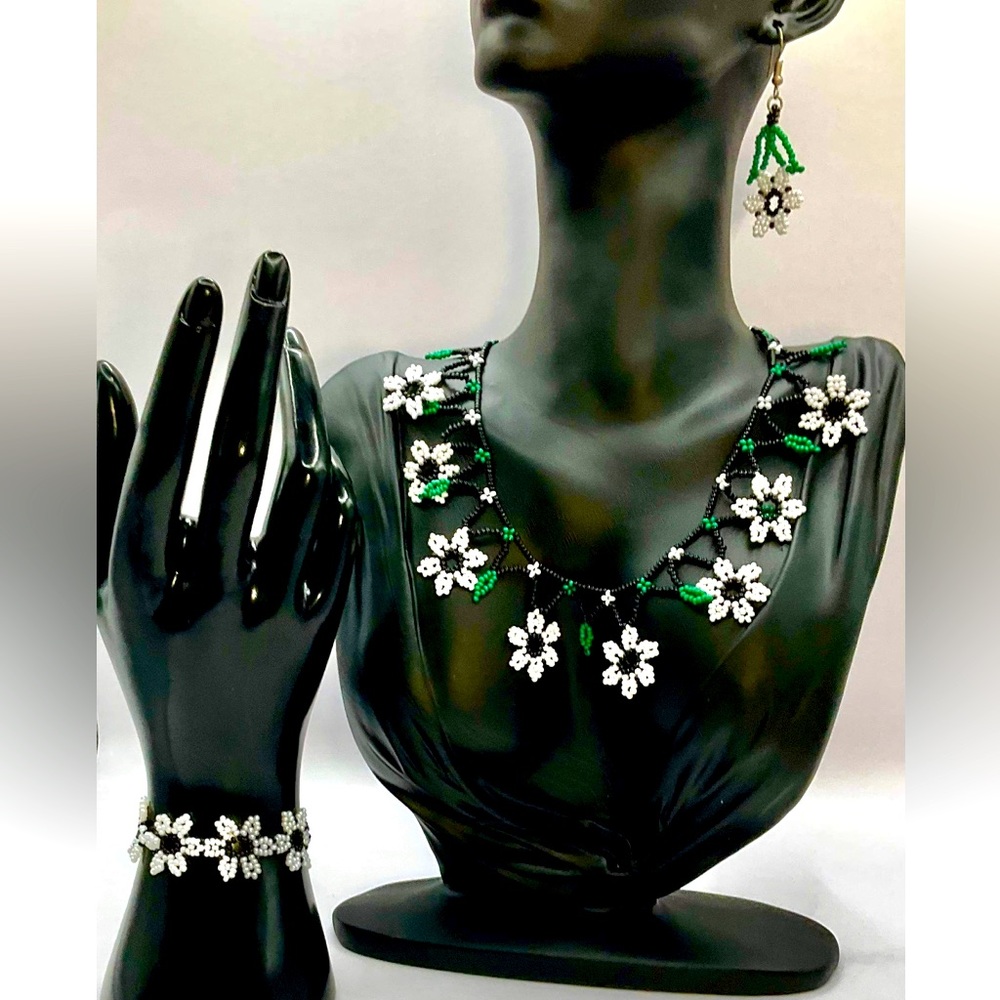 🌹 Handmade Necklace Set 🌹
